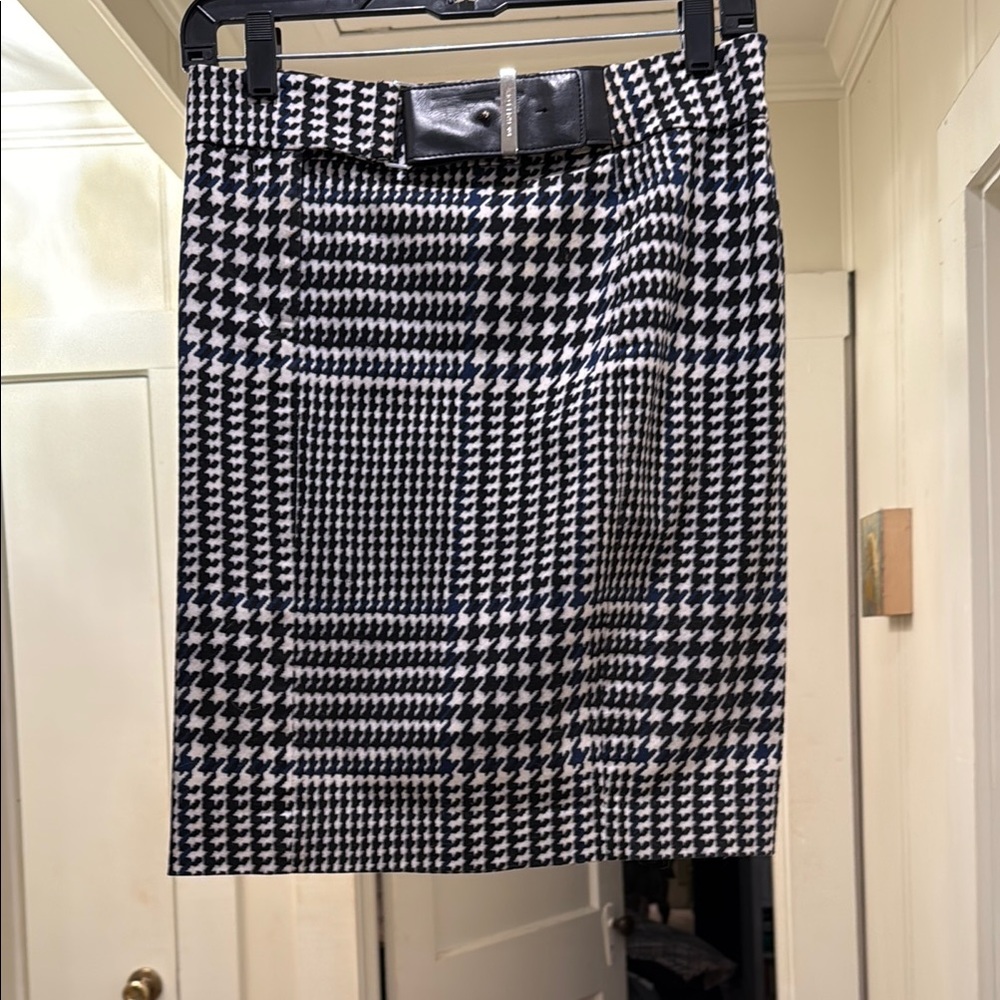 MICHAEL Michael Kors Black and White Houndstooth Pencil Skirt